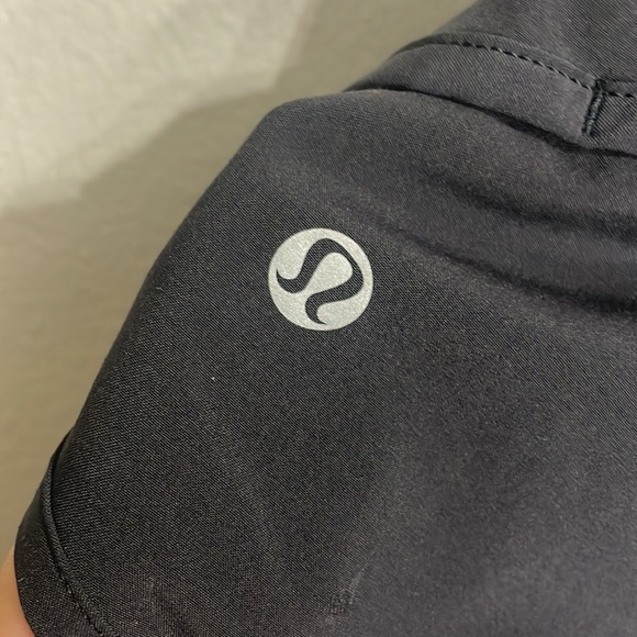 82. Lululemon $68 Speed Up Mid-Rise Lined Short 4" size 4 - Picture 4 of 6